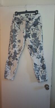 Nine West Floral Print White Jeans with Gray Pattern